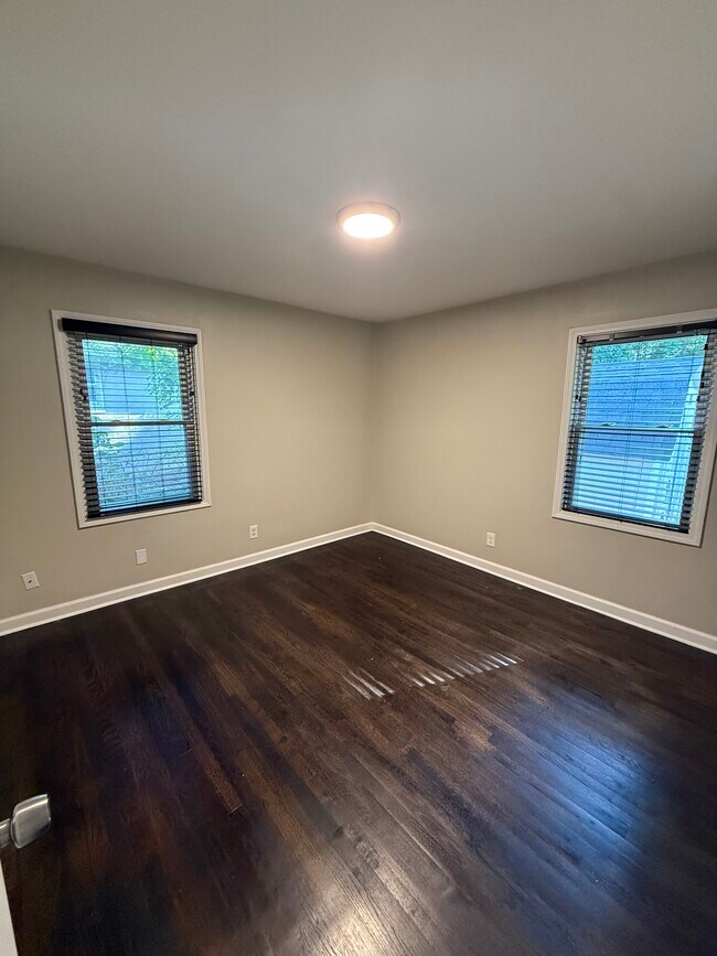 Building Photo - 1865 Winthrop Dr SE