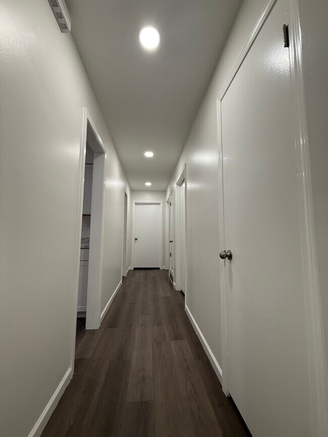 Building Photo - 3992 Ridgedale St