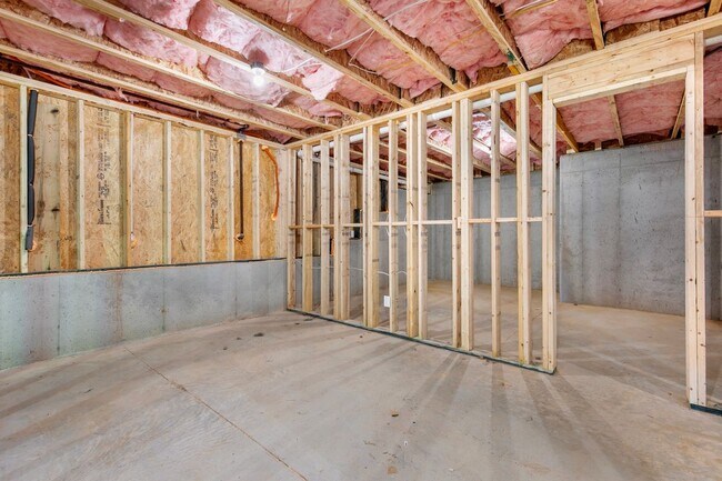 Building Photo - 411 Riverclub Rd