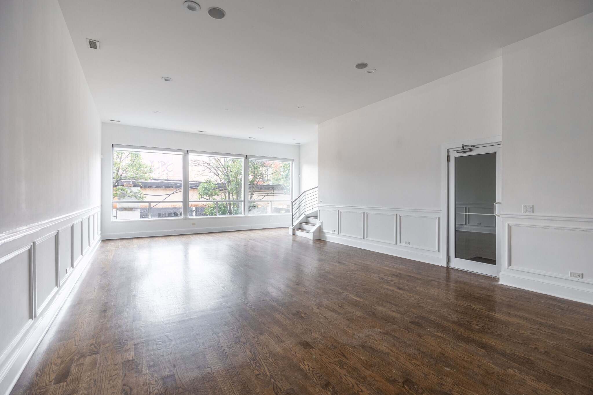 Building Photo - 1008 W Lake St