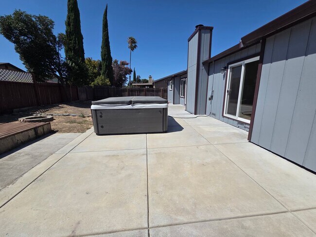 Building Photo - 616 Placer Ln