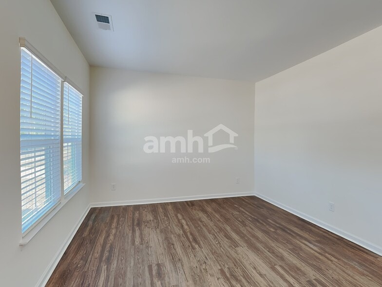 Building Photo - 648 Hamilton Park Dr