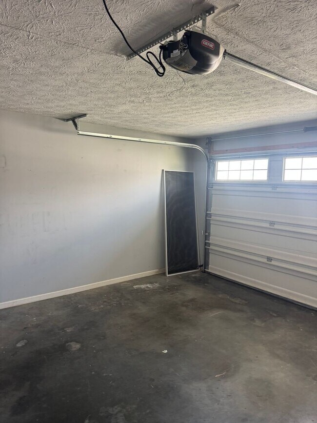 Building Photo - 411 Cornus Ave