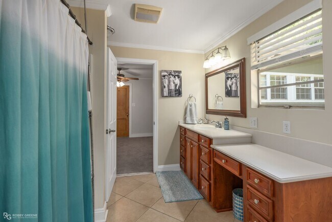 Building Photo - Updated 4-Bed 2-Bath home for lease | Sout...