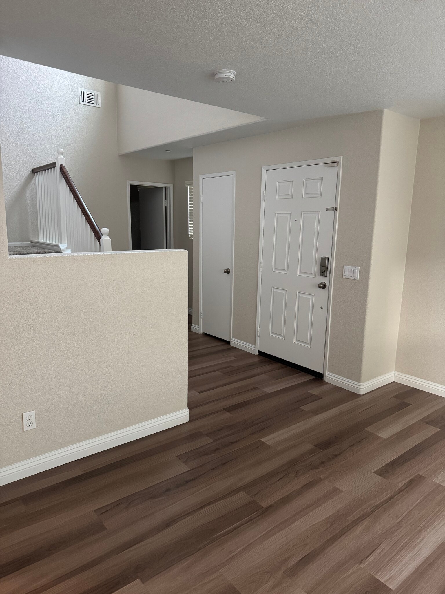 Building Photo - 642 W Brewer Rd