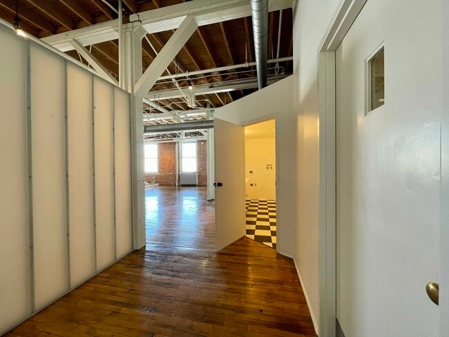 Building Photo - 1800 Central St