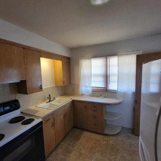 Building Photo - 20 W 25th Ave