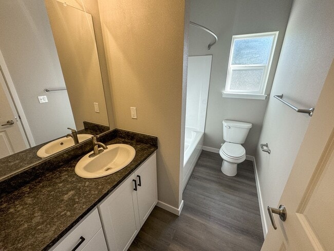 Building Photo - SAW3781