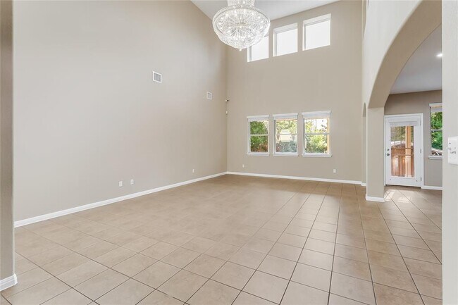 Building Photo - 401 Silver Trail