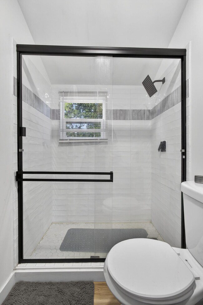 Building Photo - 701 37th St