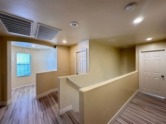 Building Photo - FALCON POINTE