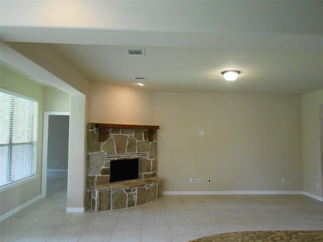 Building Photo - 11 Vershire Cir