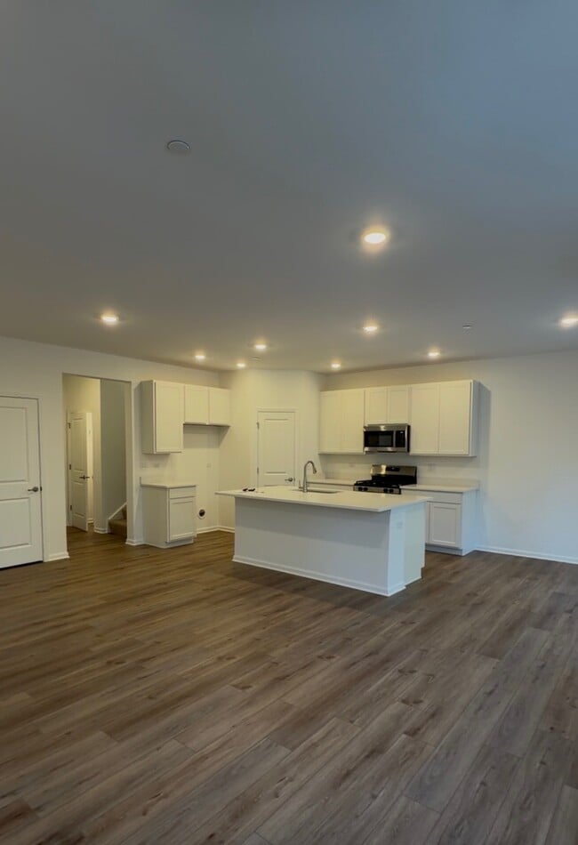 Building Photo - 10232 McMahon Wy