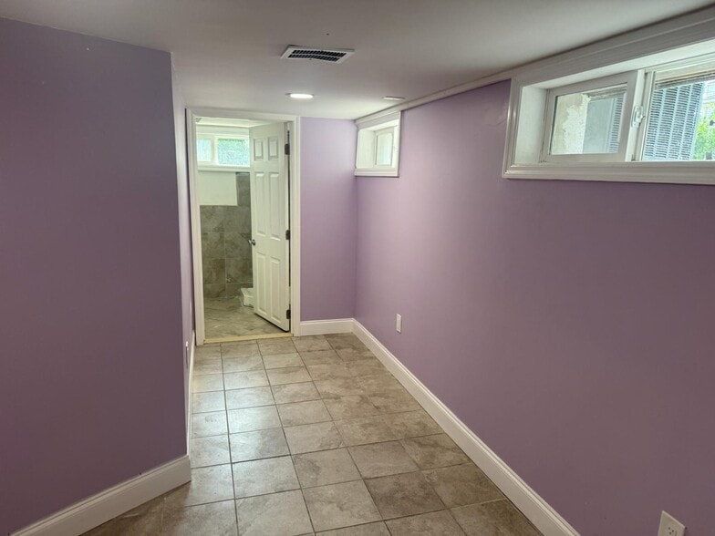 Building Photo - 332 Midland Ave