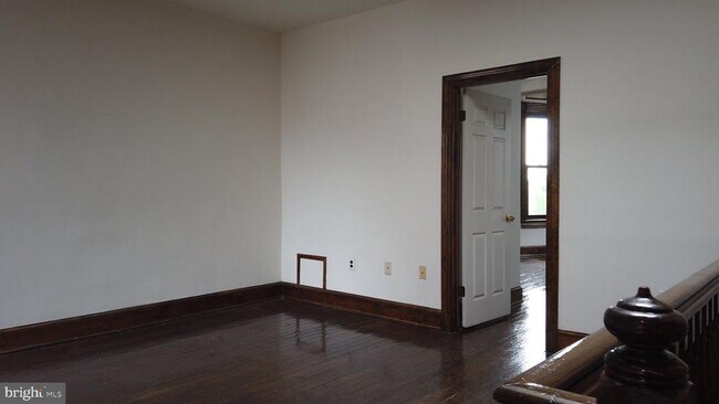 Building Photo - 604 9th St NE