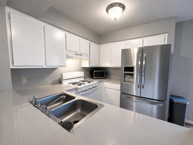 Building Photo - 2116 Gaston Pl Dr