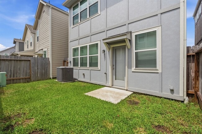 Building Photo - 1516 Lakeline Oak Dr