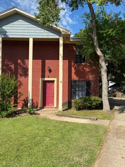 Building Photo - 719 Wicklow Pl