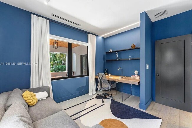 Building Photo - 445 NE 76th St