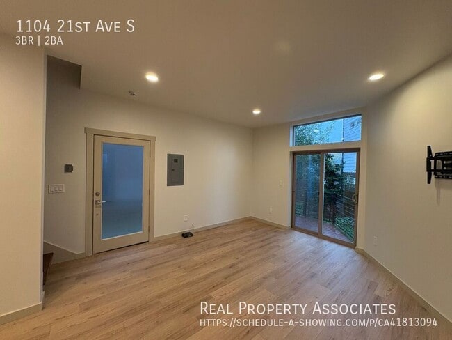 Building Photo - 1104 21st Ave S