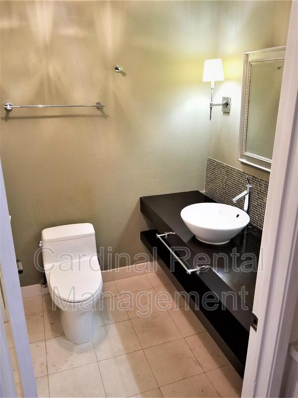 Building Photo - 156 S Oak Knoll Ave