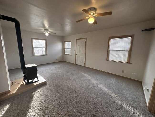 Building Photo - 2 Bedroom, 1 Bath Home on Corner Lot