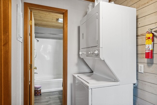 Building Photo - 2 bedroom, 2 bathroom Whitefish Condo, steps away from Whitefish Lake, minutes from the ski slopes!