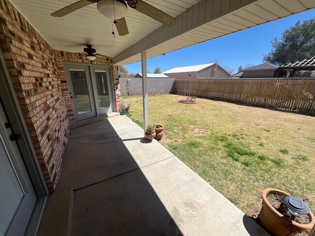 Building Photo - 3709 Benjamin Davis Dr