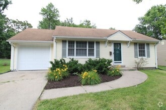 Building Photo - 2 Bedroom 1 Bath Home In Overland Park Kansas