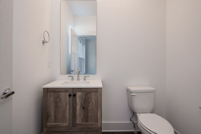 Building Photo - Beautiful Condo in Cleveland Park (Downtow...