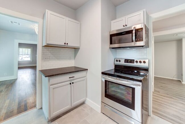Building Photo - Renovated 1920’s Craftsman – 3 Bed Near TU...