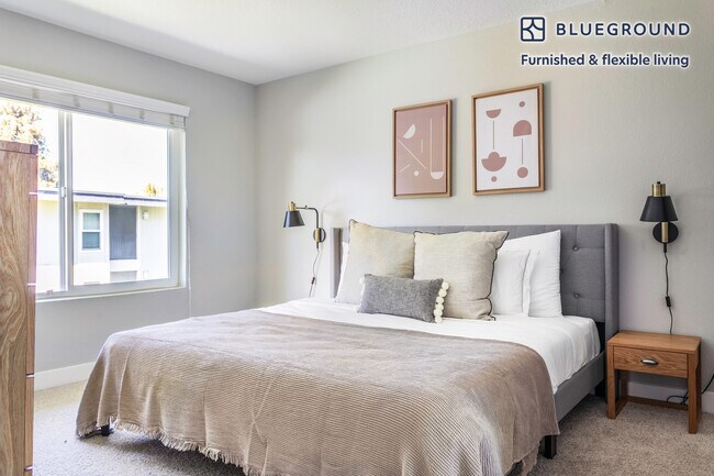 Building Photo - 655 S Fair Oaks Ave