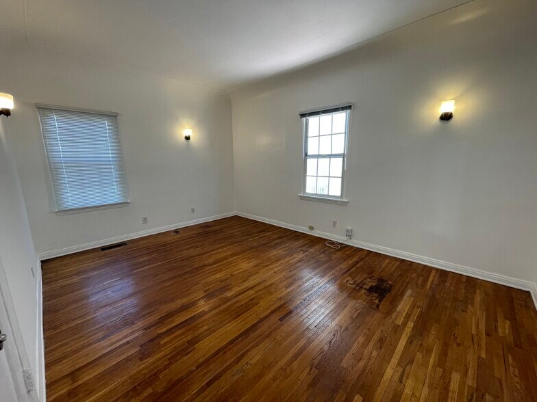 Building Photo - 1602 S Stanley Ave