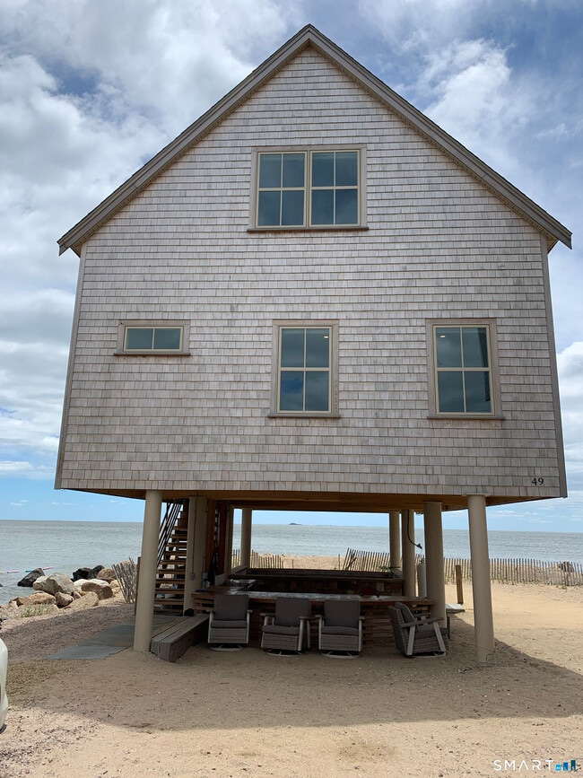 Building Photo - 49 Circle Beach Rd