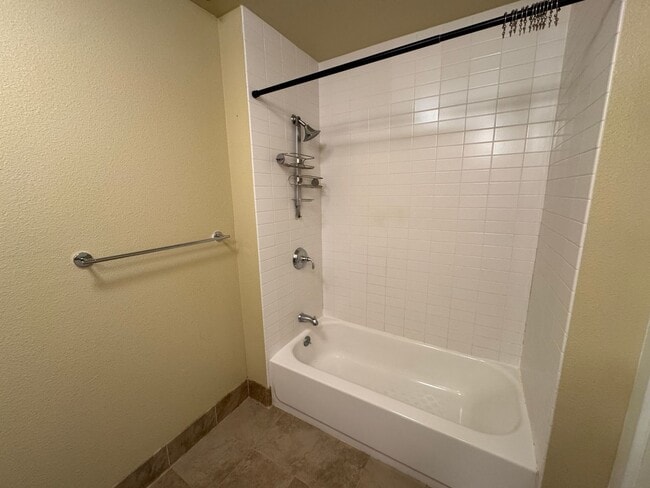 Building Photo - Modern 1-Bedroom Condo in the historic Gar...