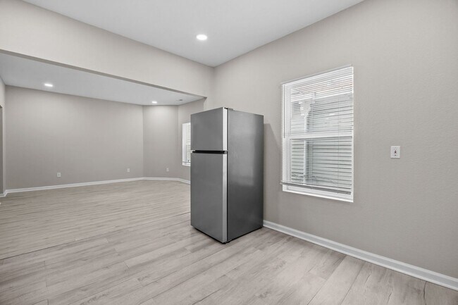 Building Photo - 126 Linden Ave