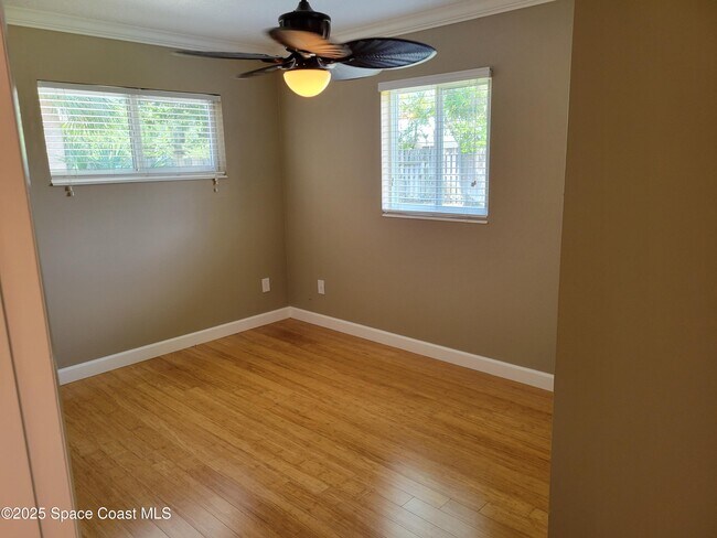 Building Photo - 245 Harbour Dr E