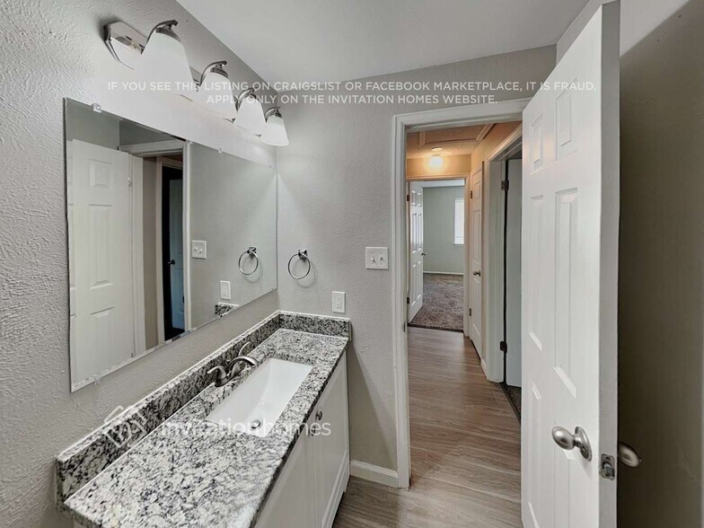 Building Photo - 12142 Bellaire Pl