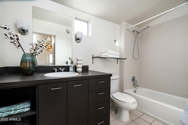 Building Photo - 1111 W University Dr