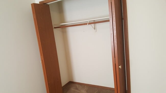 Building Photo - 2 bed 1 bath duplex w/ 1 car garage! Lawn ...