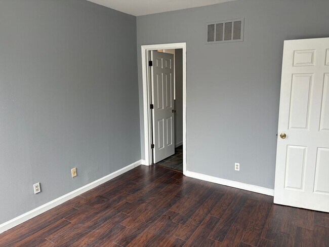 Building Photo - 4390 McPherson Ave