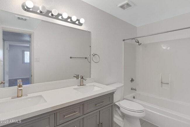 Building Photo - 1627 E Fremont Dr