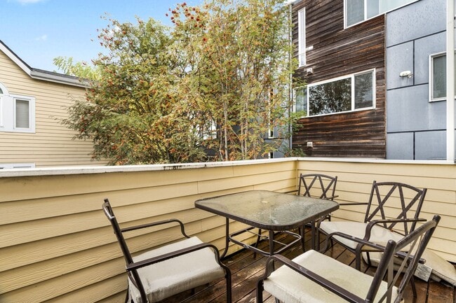 Building Photo - Large Capitol Hill House- Prime Location
