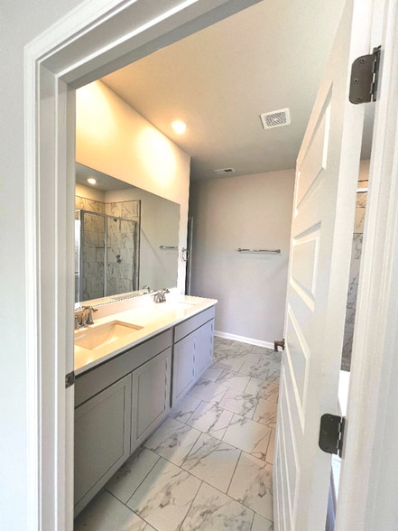 Building Photo - 6117 Ruby Grace Cir SE