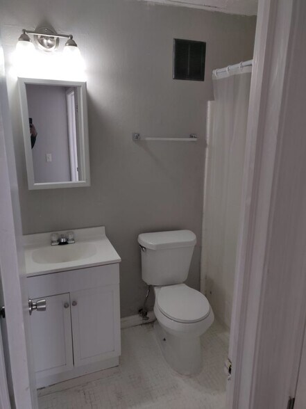 Building Photo - 103 Thornwell Ct