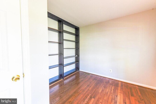 Building Photo - 1345 Carpers Farm Way