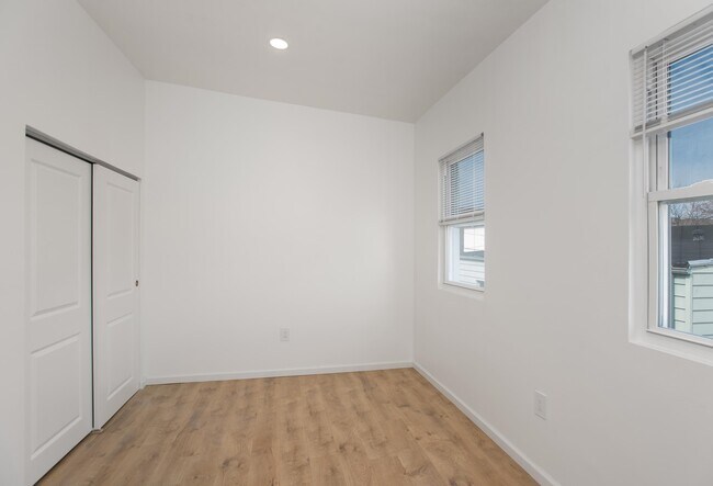 Building Photo - 38 Ravine Ave