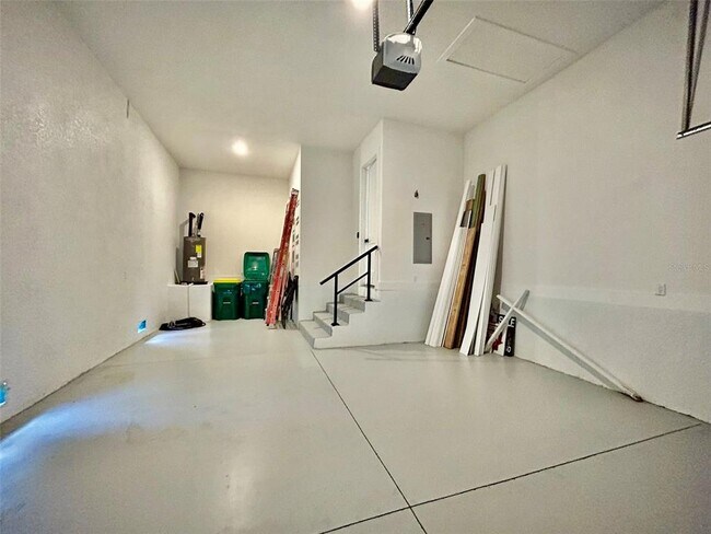 Building Photo - 15109 Aquarius Cir