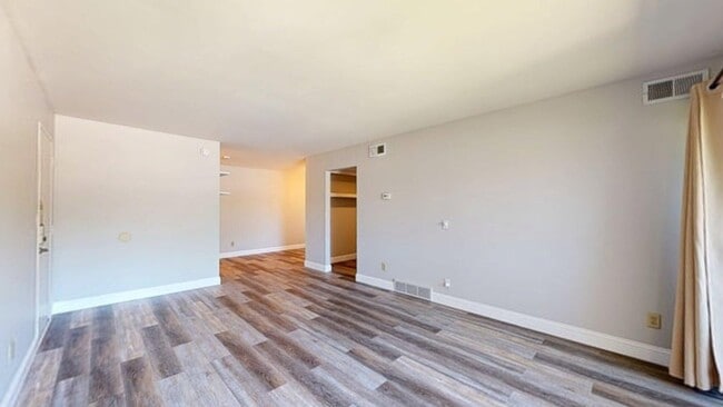 Building Photo - 2108 Pauline Blvd