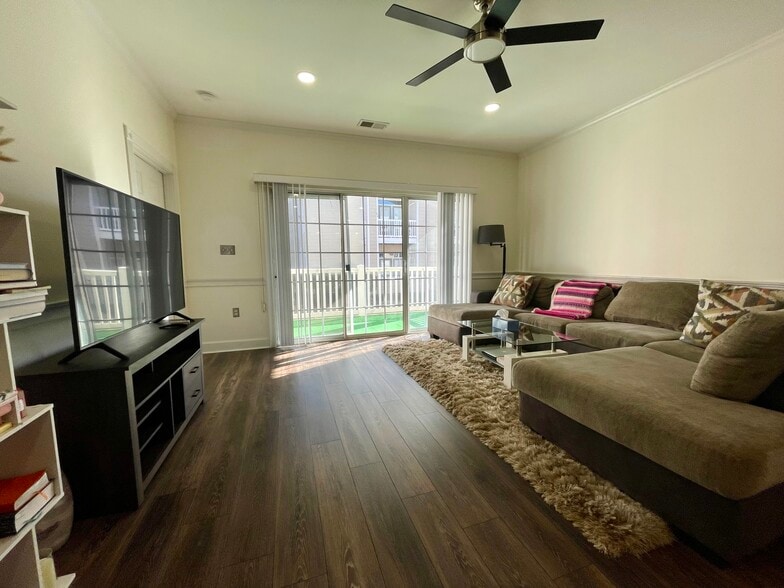 Livingroom - 9066 Meadow Vista Rd